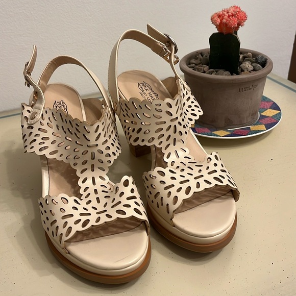 Pink Martini heels, perfect for wedding season! - Picture 3 of 5